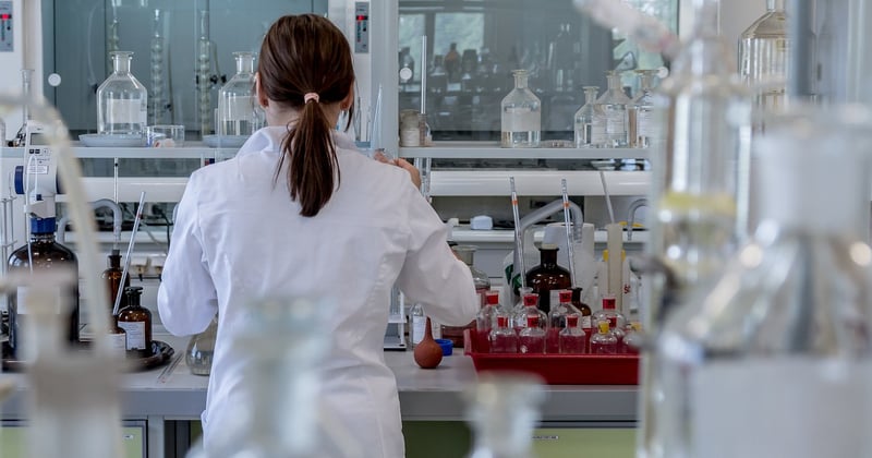 Signalétique hôpital pour entreprise à Nantes : guide complet pour bien choisir
